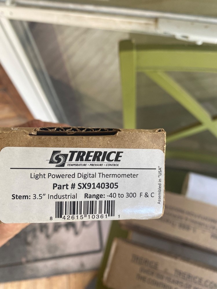 Digital angle thermometer