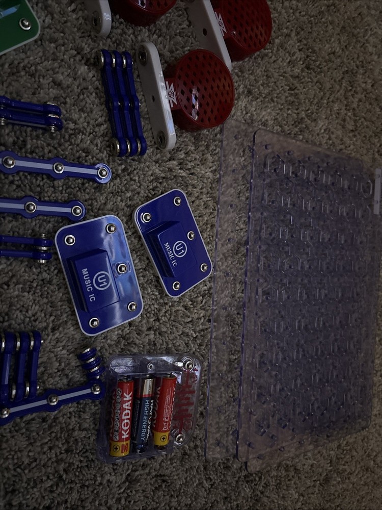 Snap Circuits Electric Projects Lots Of Pieces