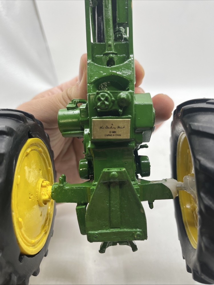 Danbury Mint John Deere 1948 Model "B" Tractor Desk Clock 8”