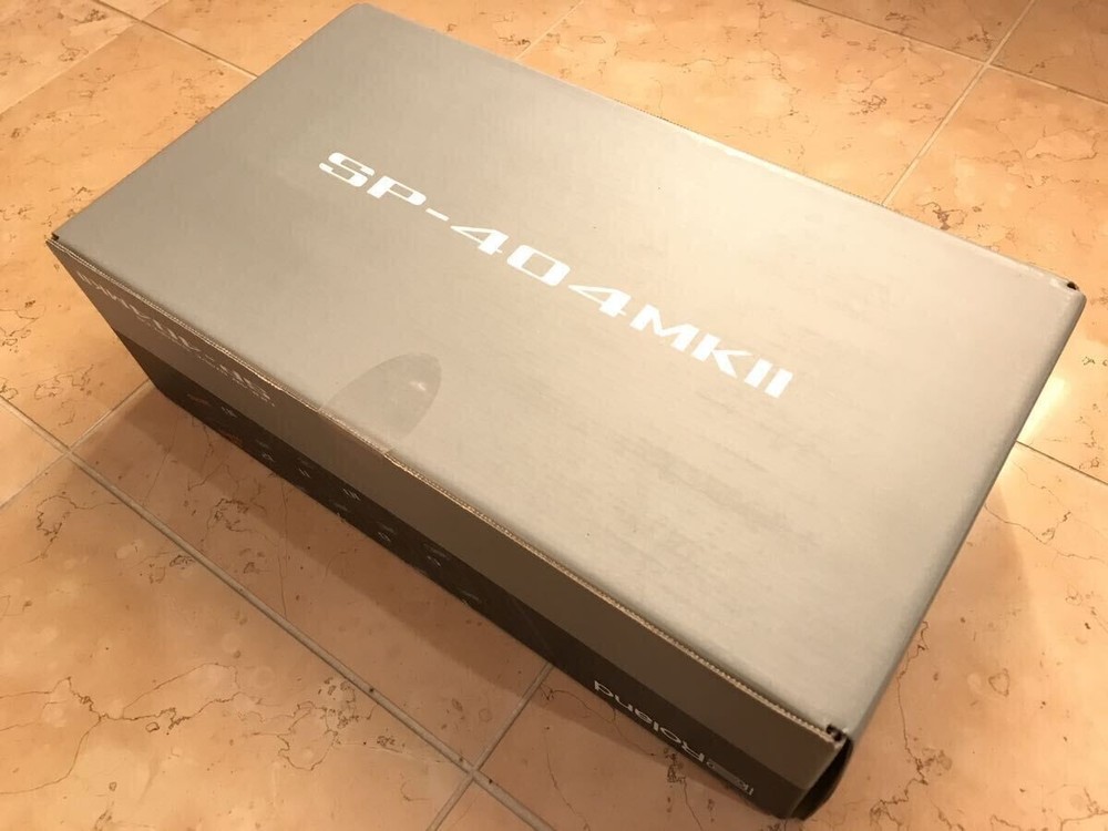 ROLAND SP-404 MK 2 Sampler Beatmaking Machine