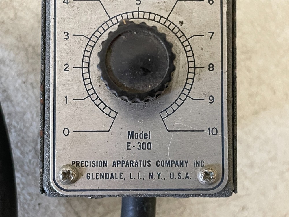 Precision Apparatus E-300 High Frequency Square Wave Attenuator – GND/High Input