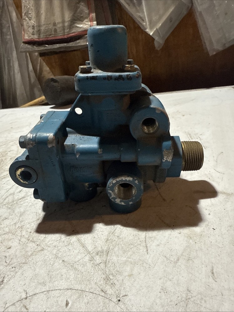 Bendix Trailer Brake Valve T-294836-C