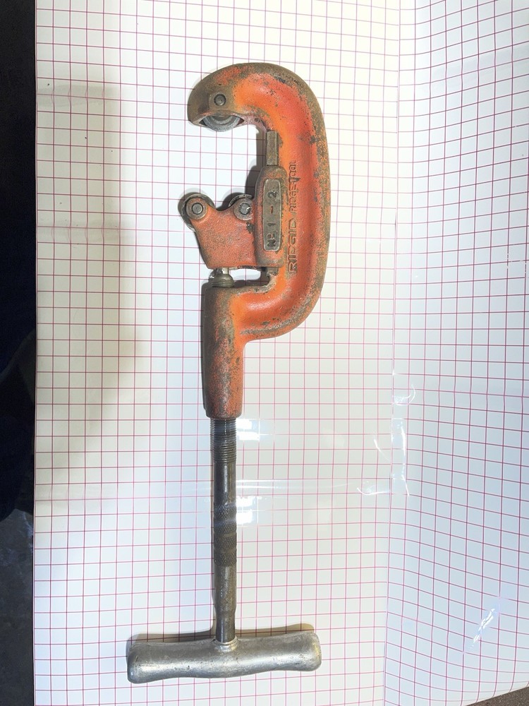 RIGID HEAVY DUTY PIPE CUTTER 1/8"-2" PIPE CAPACITY RIDGE TOOL CO