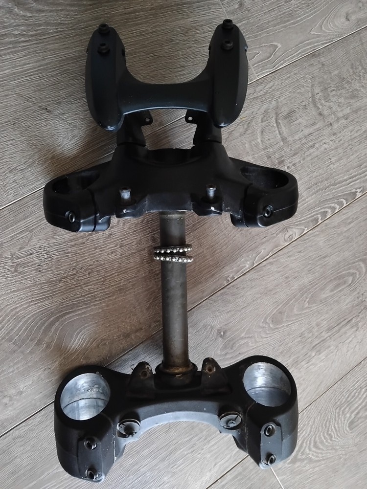 Ducati Diavel 2011 Complete Fork Yokes Top And Bottom