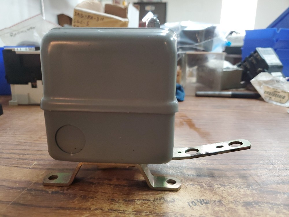 SQUARE D 9036 GG-2 Ser C Liquid Level Float Switch (VR6)