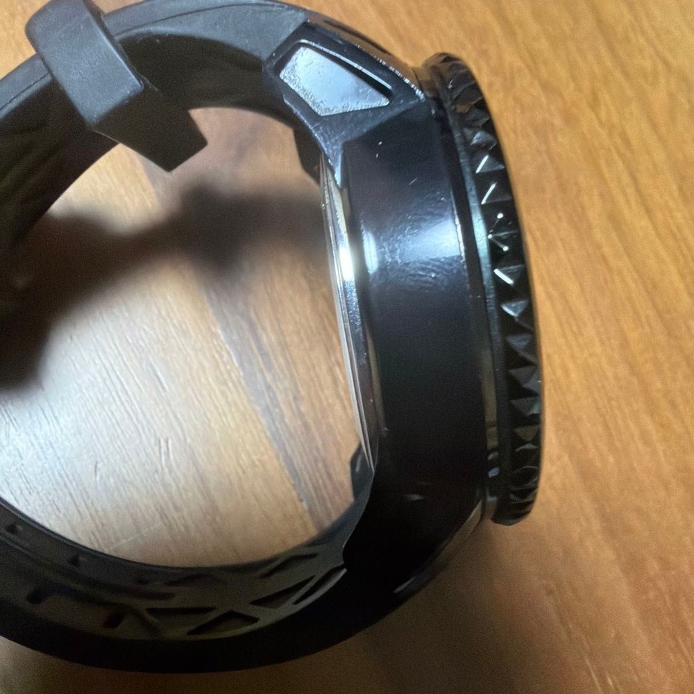 Tendence watch, black, battery dead.