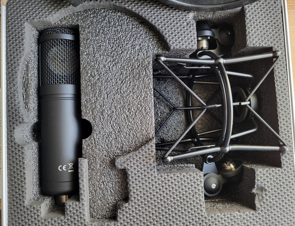 TASCAM TM-280 Studio Microphone with flight case and accessories