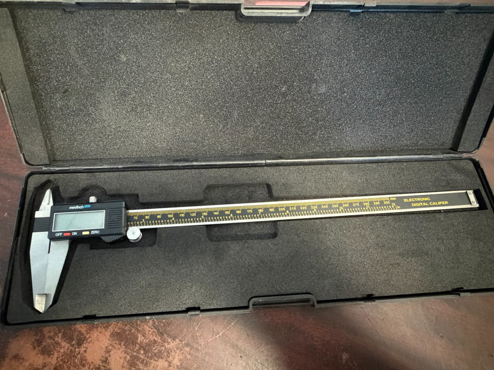 UNKNOWN 12" DIGITAL CALIPER W/CASE