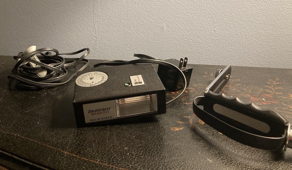Vtg Gold Crest SR 50 CD Solid State Flash w/handle grip & 2 Plugs