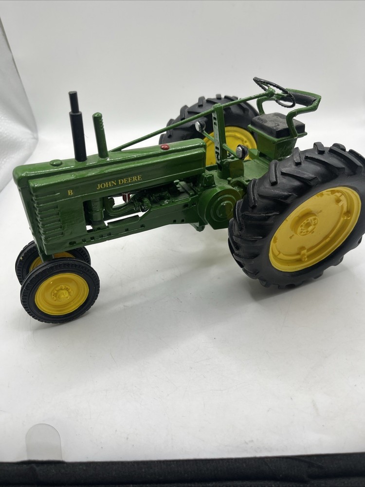 Danbury Mint John Deere 1948 Model "B" Tractor Desk Clock 8”