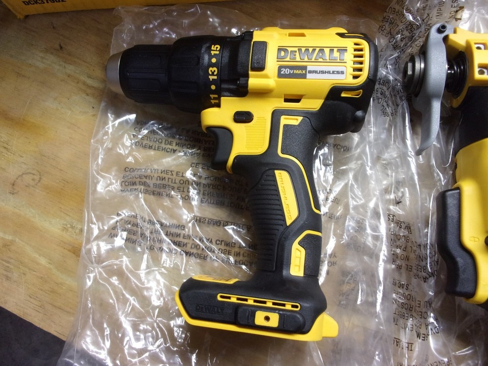 DEWALT 20V 3 TOOL SET-1/2 DRILL, 1/4" IMPACT DRVR, OSC. MULTI TOOL # DCK379D2 ..