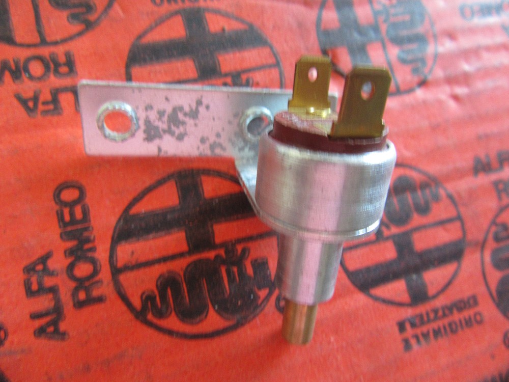 Genuine Alfa Romeo 101 105 Gearbox Switch Reverse Light 105141353401