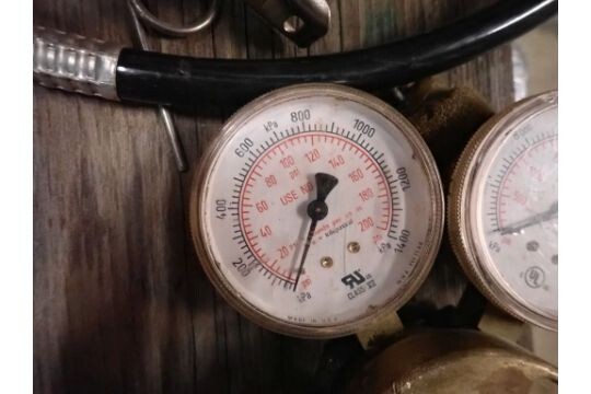 VICTOR TORCH HOSES WITH GAUGES AND CASE