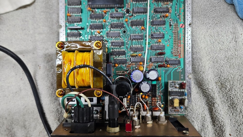 Fluke 7260A Universal Counter Timer 100-220V Tested. Powers ON. Nice!