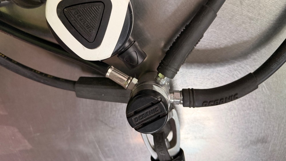 Oceanic Delta Regulator + Octo + Mares Gauge Console – Not Serviced