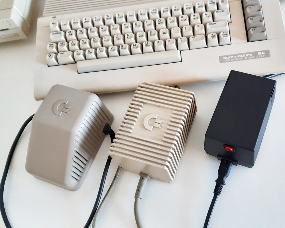 C64 PSU - Commodore 64 Power Supply - Black, LED, Power Switch (US plug)
