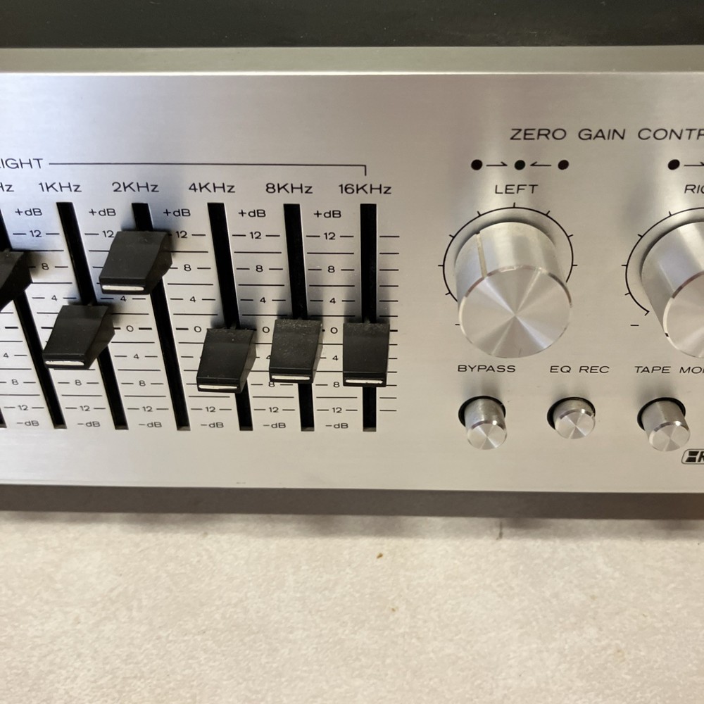 Realistic 31-2000A Stereo Graphic Equalizer Front Panel Silver Faceplate Tested