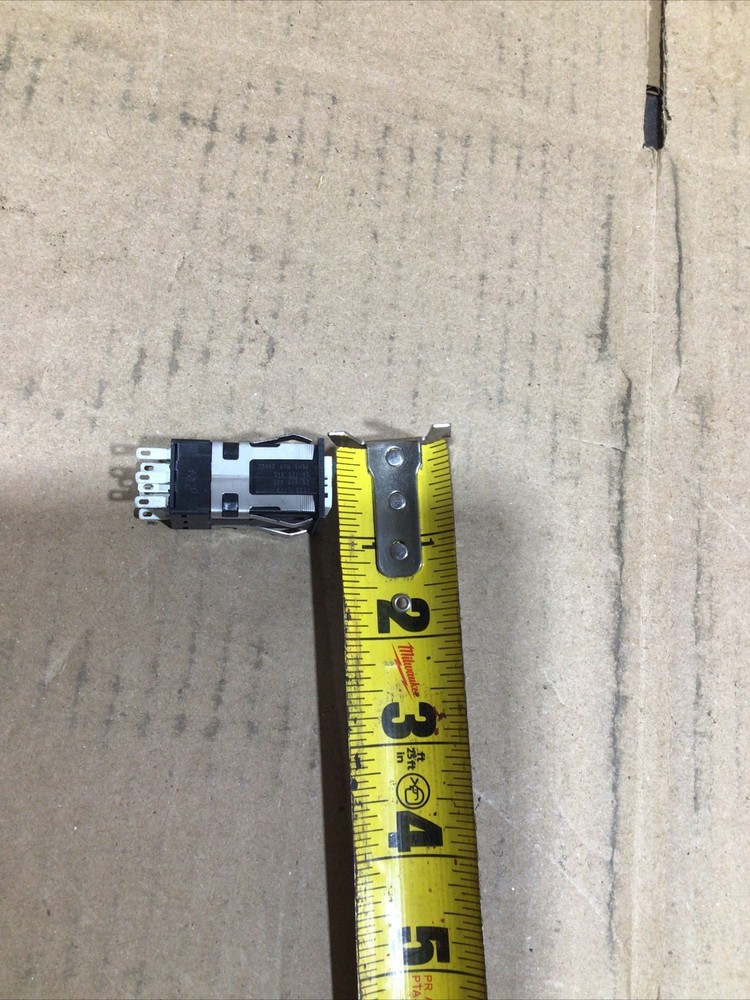 Micro Switch AML 20 Series 1438 L173 NOS