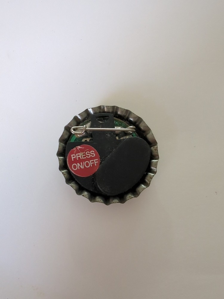 Corona Light Bottle Cap Blinking Pin DOES NOT WORK White Gold