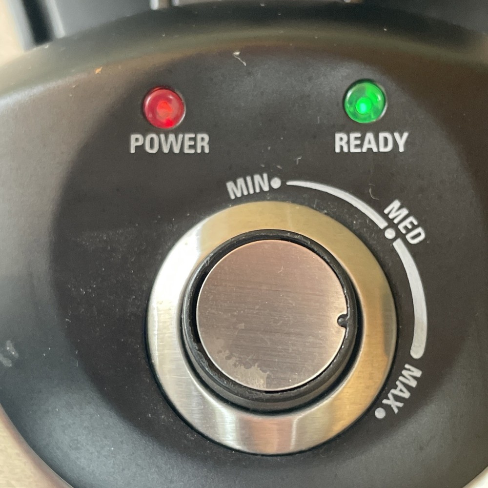 Bialetti Copper Titanium Ceramic Nonstick Turn Belgian Waffle Maker TSK-2901BW