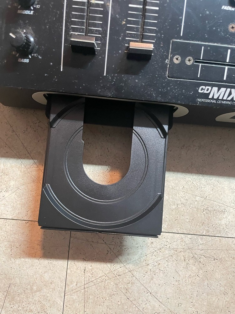 Numark CD Mix 1 Professional CD Mixing Console Turns On *read* Damaged