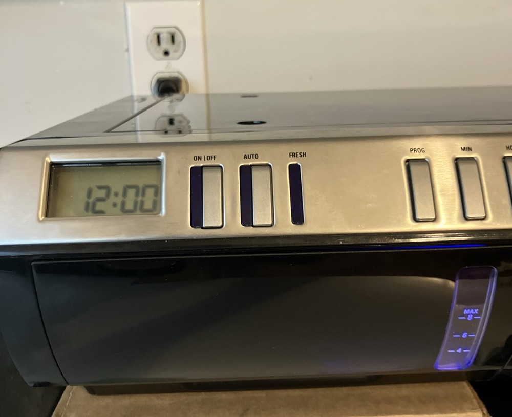 Black & Decker Spacemaker SDC850 Under Cabinet 8 Cup Coffee Maker - EUC -READ