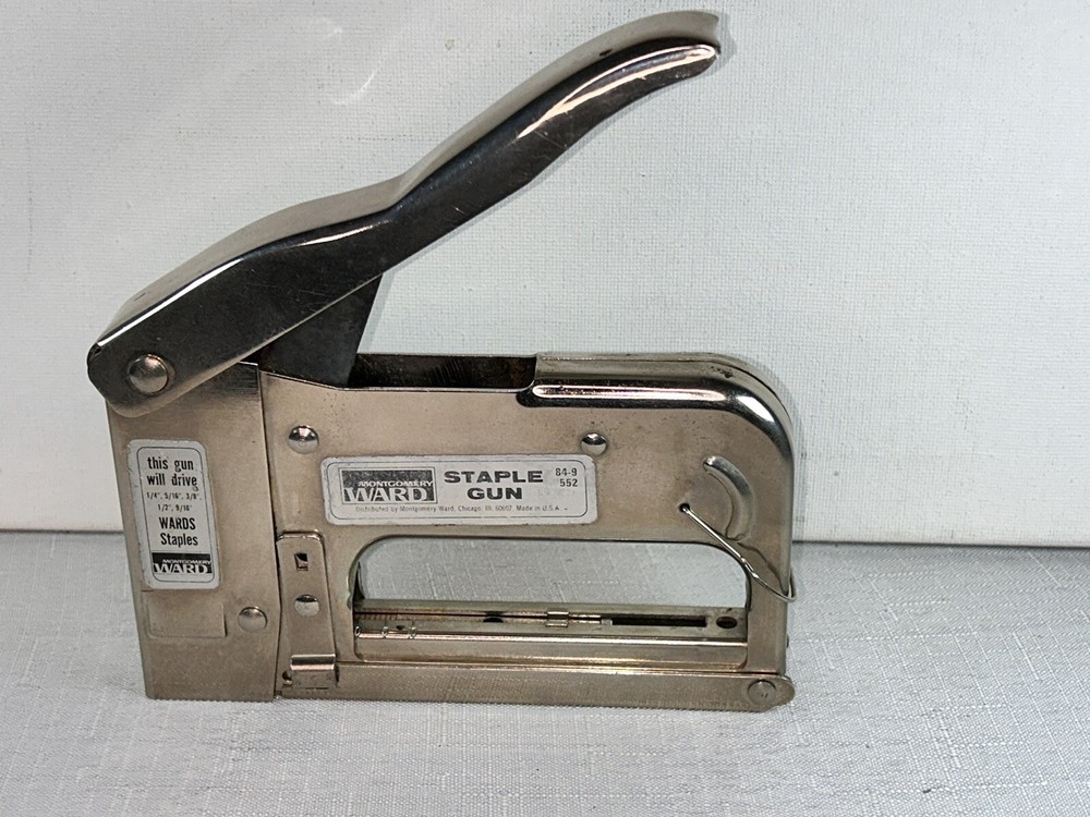 Vintage Montgomery Ward 84-9 552 ( Chrome) Staple Gun