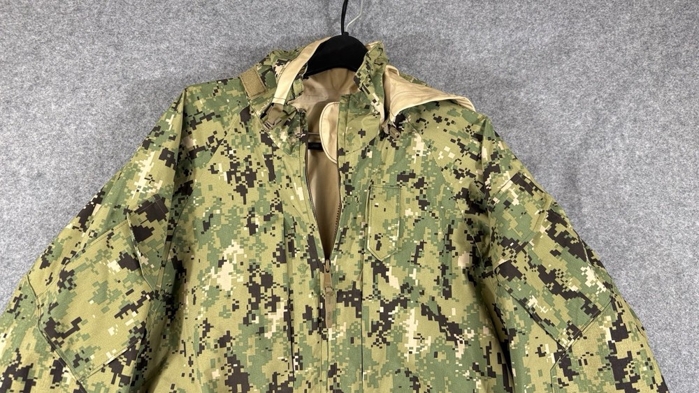 US Navy Working Uniform New Type III Parka Men Medium Regular Camouflage Goretex