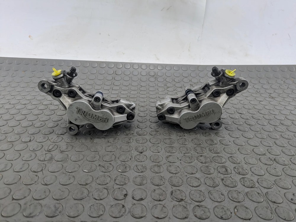 Triumph THUNDERBIRD 1700 2010 Front brake caliper 2009-2019 33067904