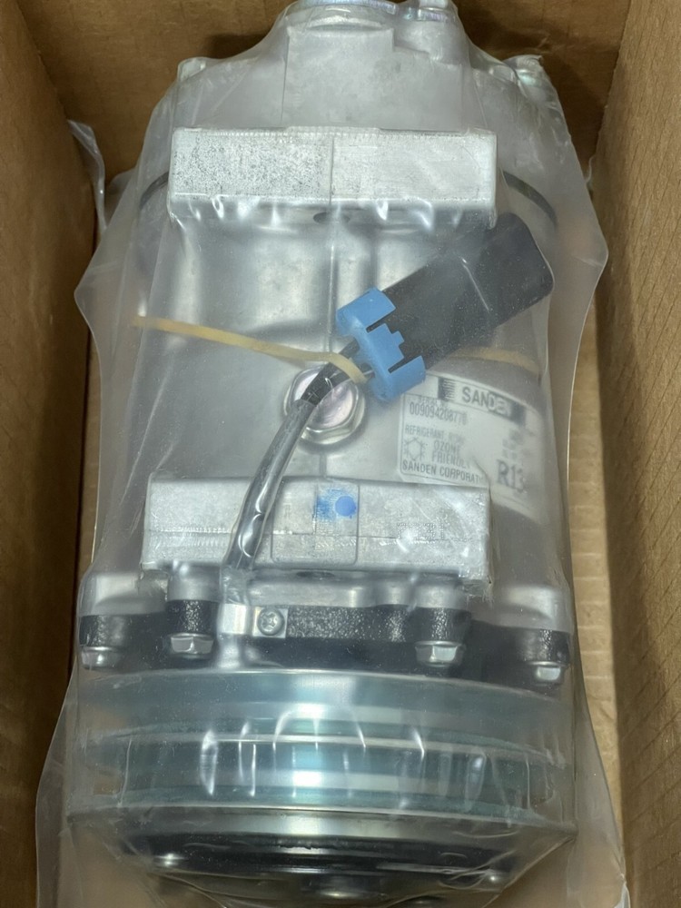 Kysor/Bergstrom 1410024 A/C Compressor