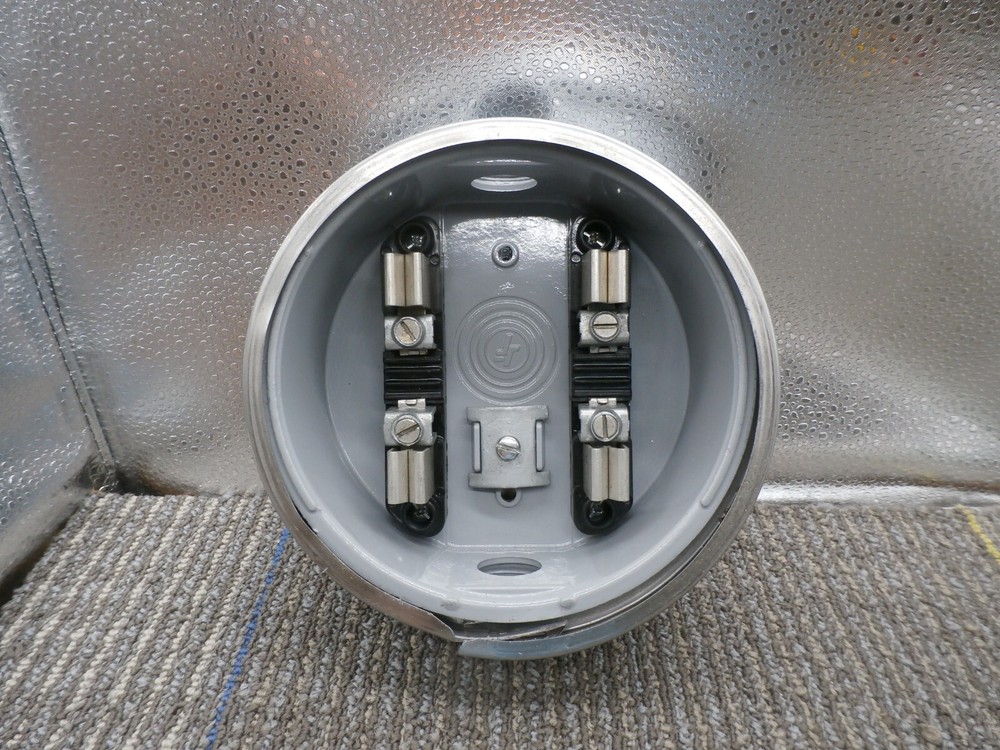 New Standard residential 100 amp meter socket