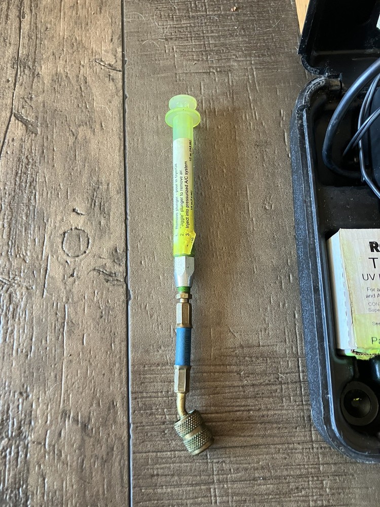 ROBINAIR TRACKER Ultraviolet Leak Detection System # 16250 With Case Hvac