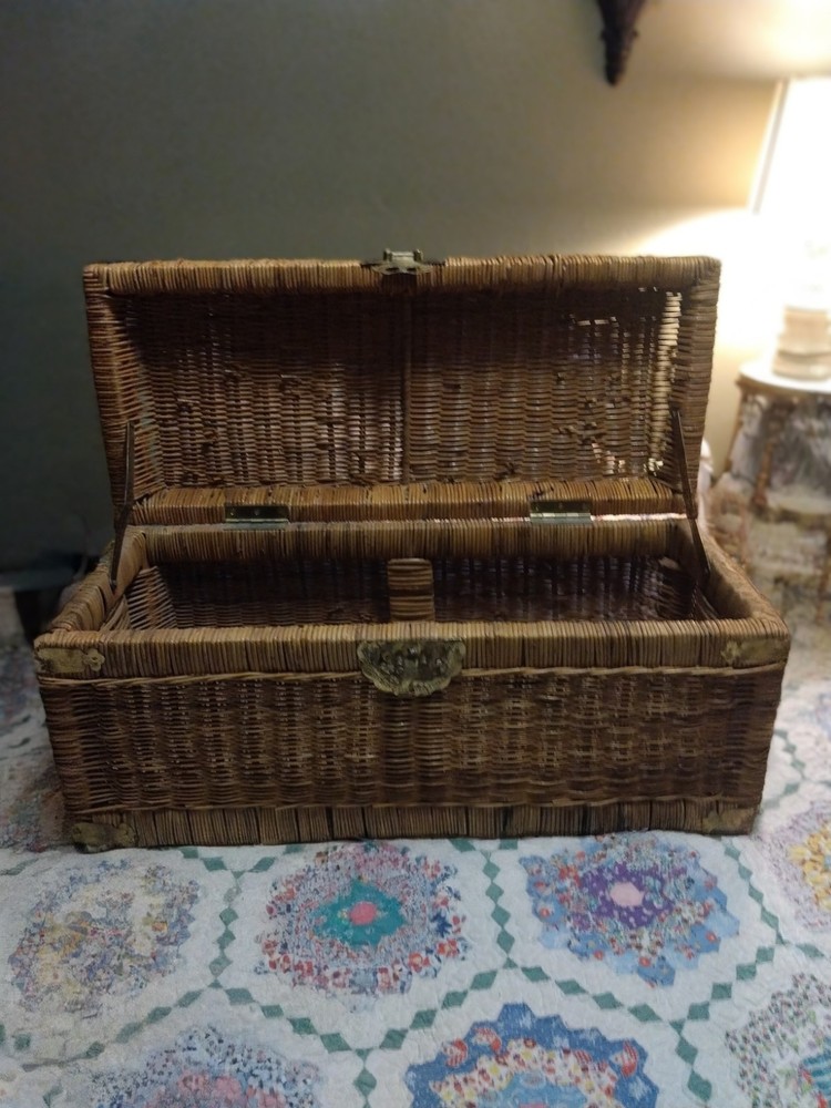 Vintage Wicker Chinoiserie