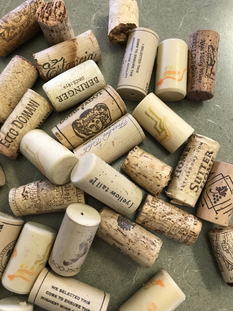 40 WINE CORKS CRAFT PROJECT