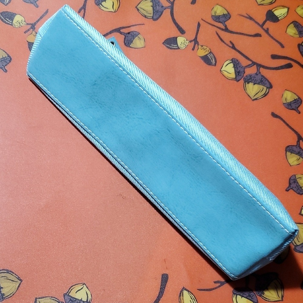 Estee Lauder Aqua Zippered Cosmetic Pouch