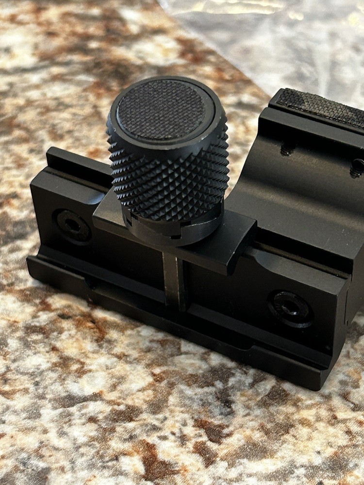 Aimpoint PRO QRP2 Mount