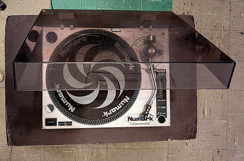 Used Numark TT-1520 Turntable With Technics Needle - In Working Condition