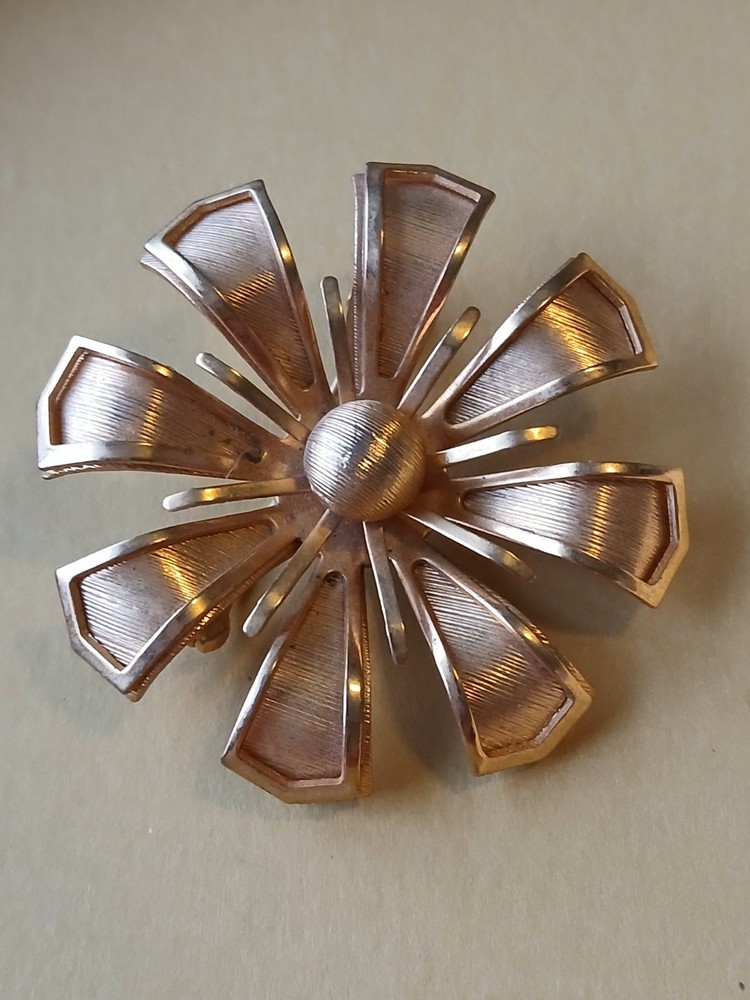 Vintage gold toned brooch