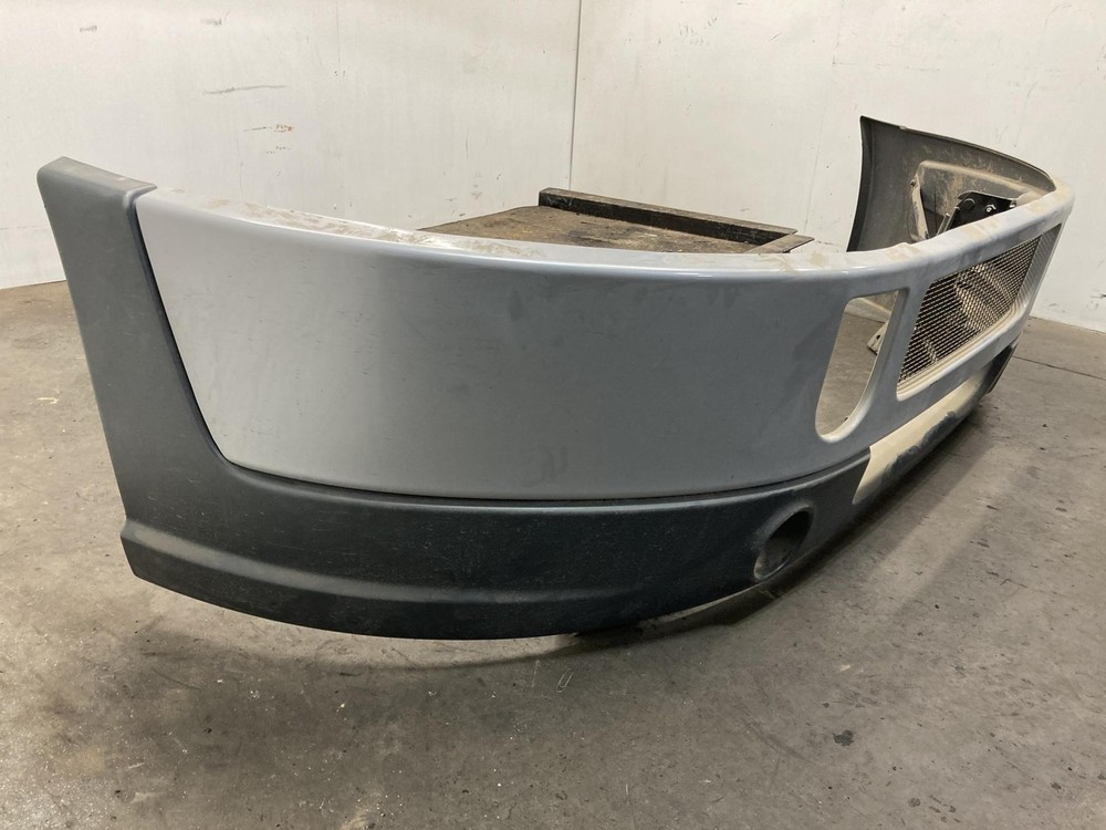2008-2017 Mack CXU613 1 PIECE POLY Bumper - Used