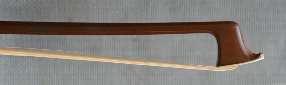 Good Octagonal 4/4 Violin Bow branded Vio Music, 62g