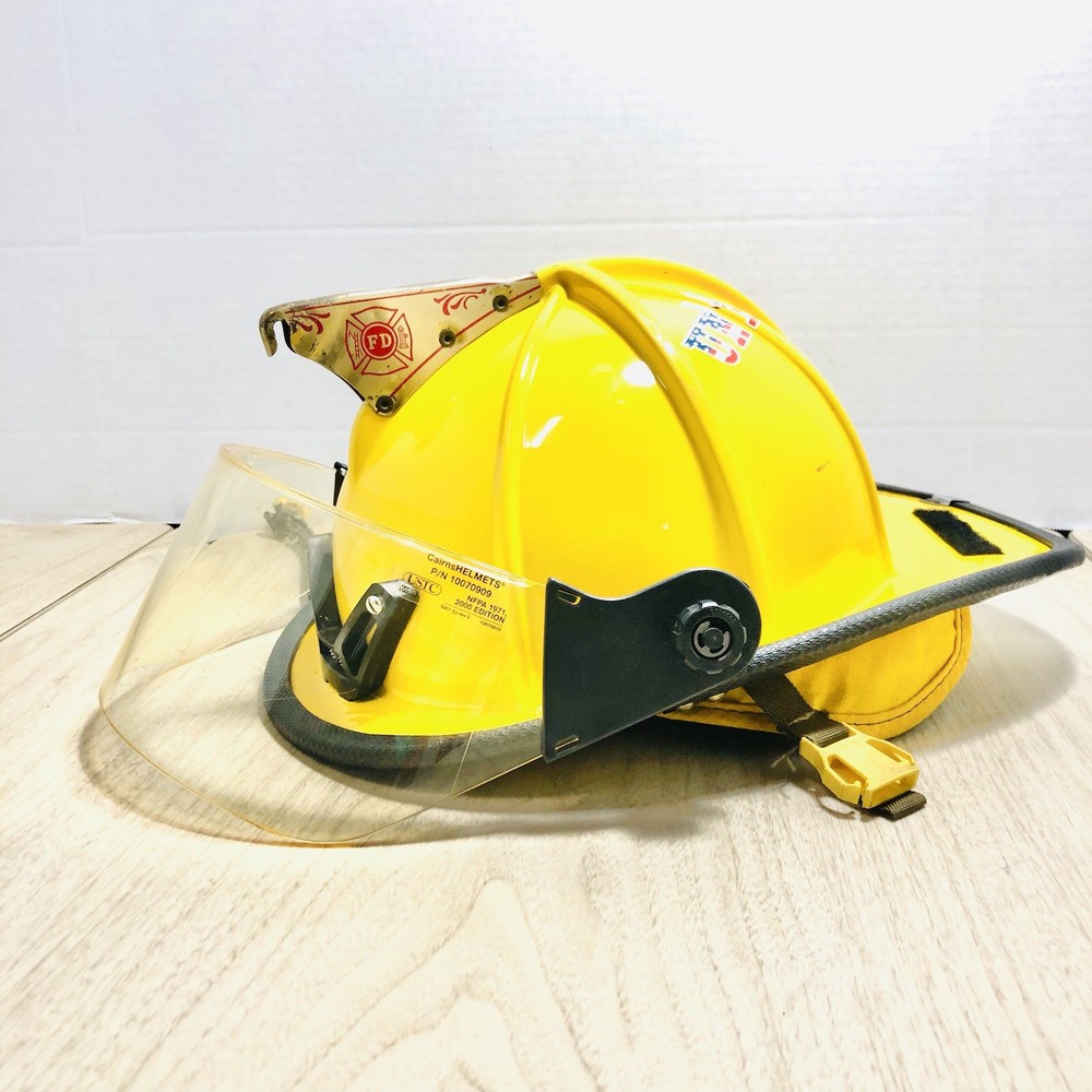 CAIRNS MODEL 1010 FIREMAN'S HELMET, YELLOW