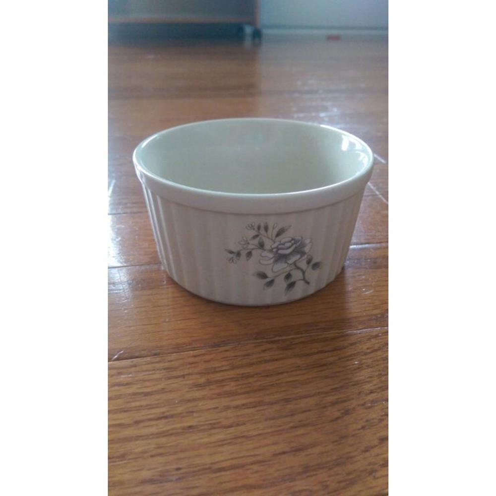 Southampton Stoneware Custard Bowl/Ramekin - White Rose