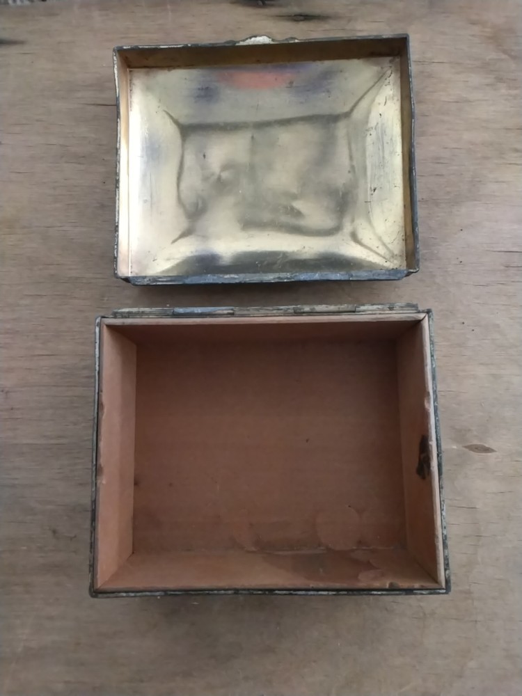 Silver plated vintage cigarette box Cedar