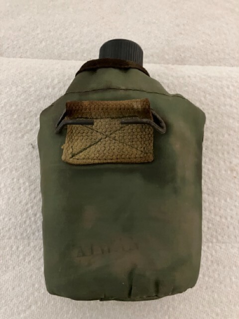 Vintage 1 quart canteen (Army?).