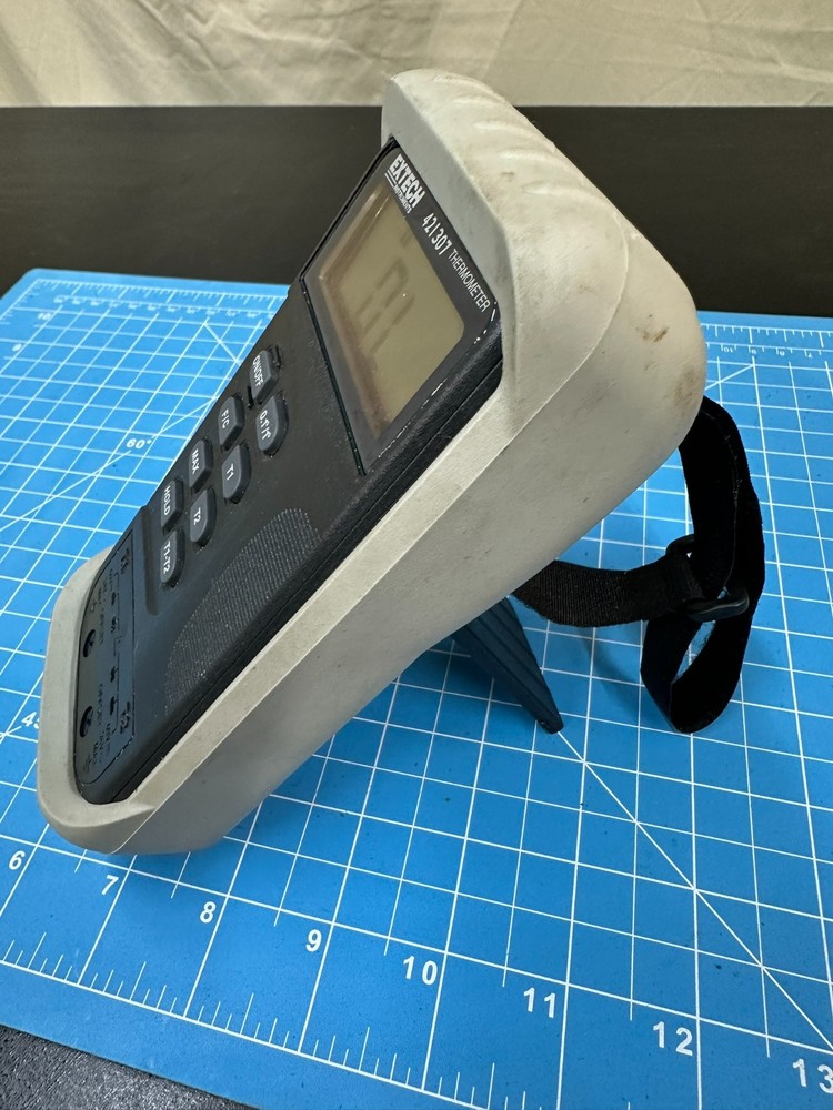 421307 Extech Thermometer w/ Protective Case - Tested Good