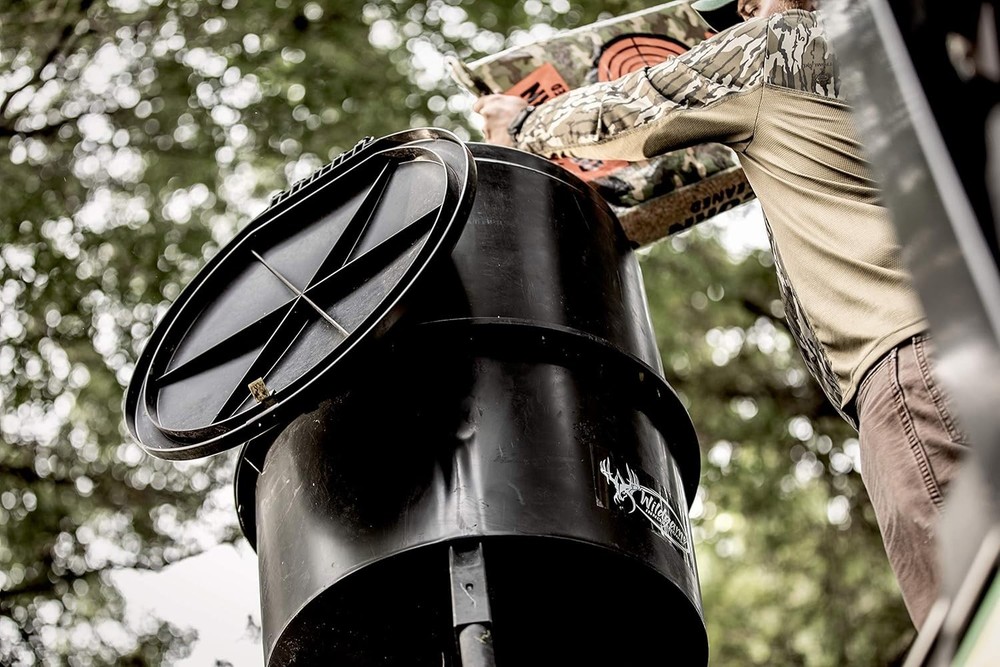 Effortless Setup: Quick-Set 225 lb Game Feeder with Programmable Digital Timer