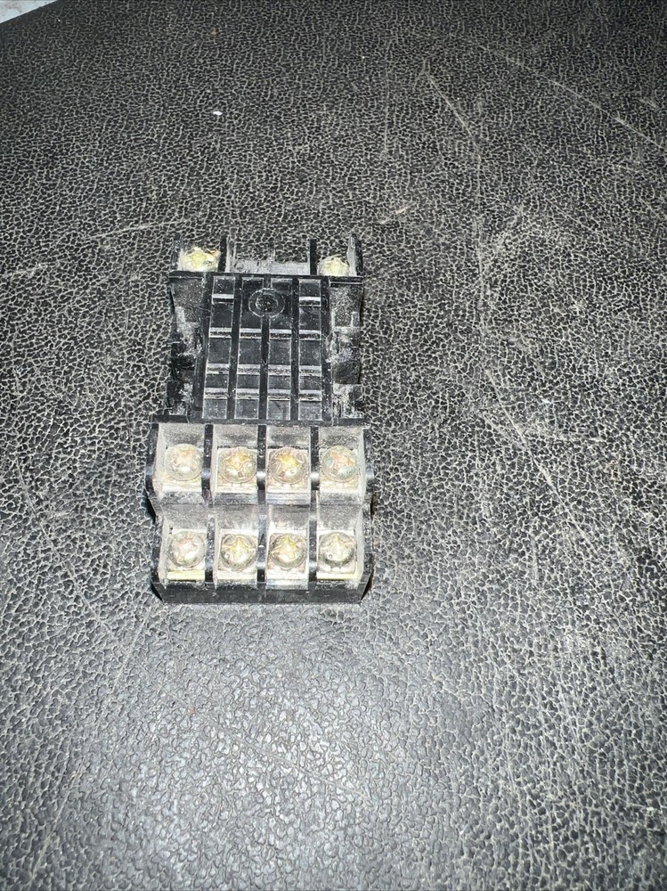 YOUNG NDSQ-14 7AMP 300V RELAY SOCKET