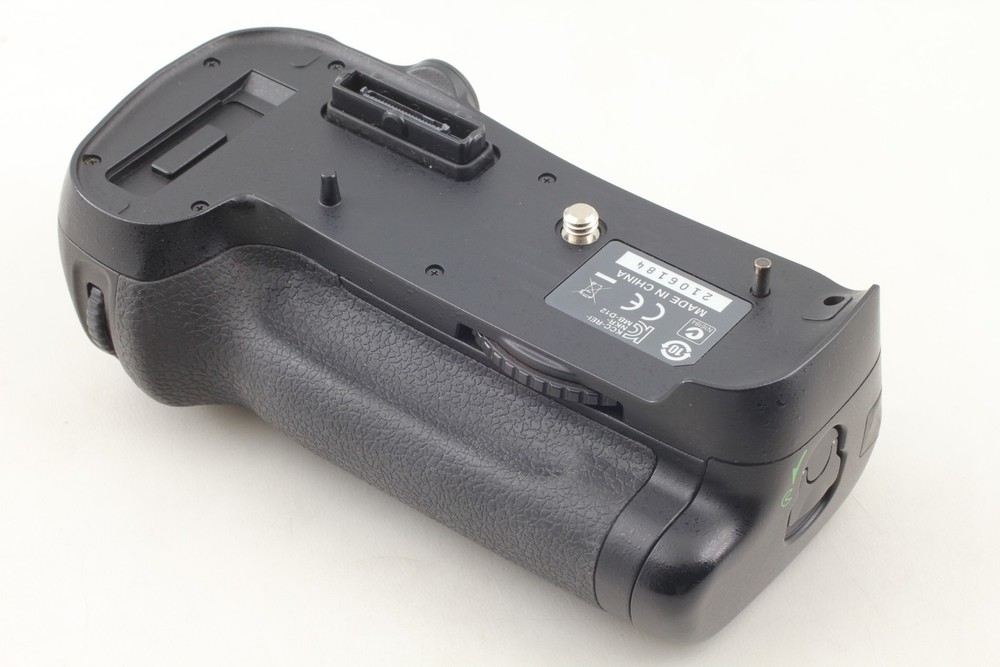 [MINT] Nikon Multi-power Battery Pack MB-D12 From JAPAN