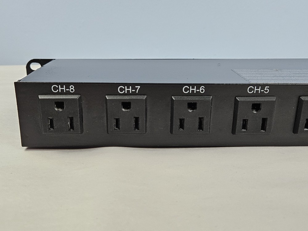 Eliminator Lighting Controller E-107 Rack Mount 8-Switch Power Strip Center 115V