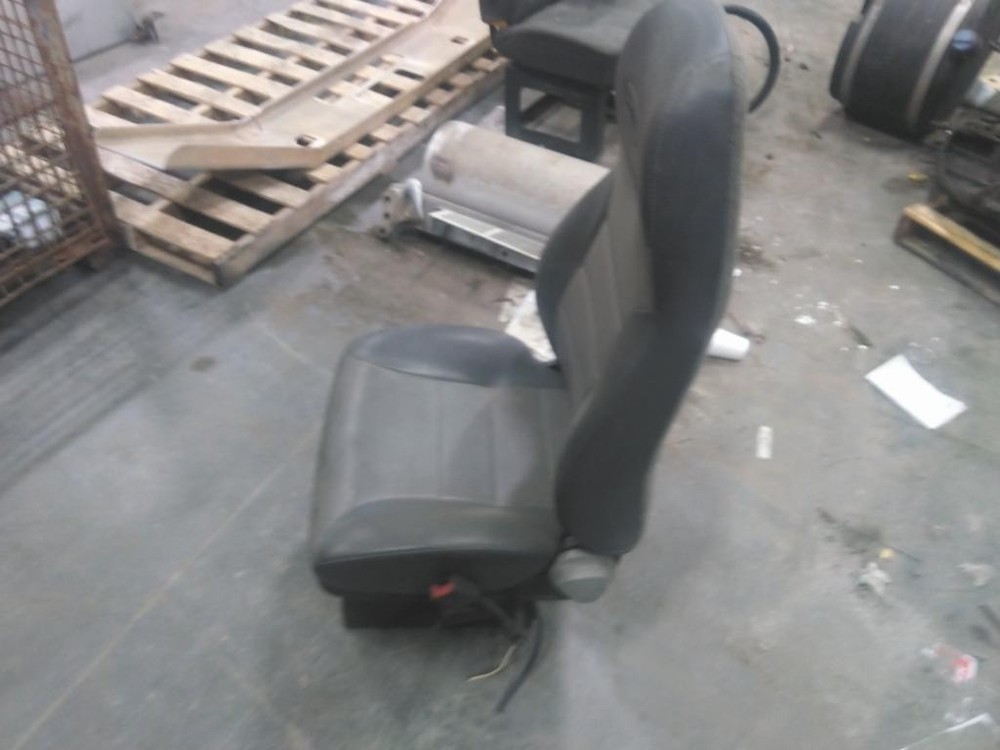 Replaces 2015 PETERBILT 579 FRONT SEAT , GA